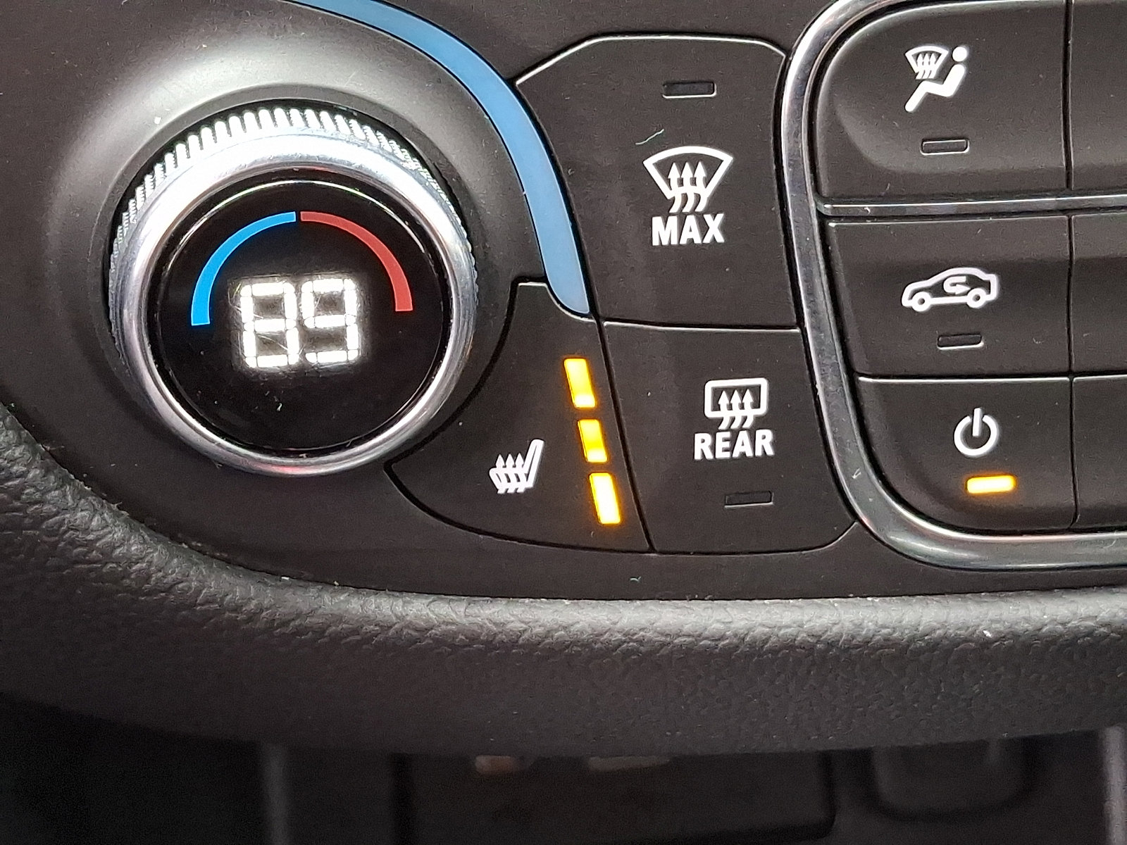 Used 2021 Chevrolet Equinox LT image 25