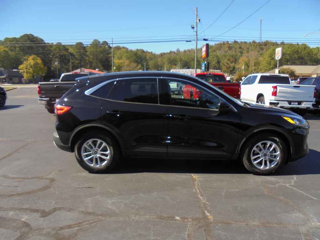 Used 2021 Ford Escape SE image 2