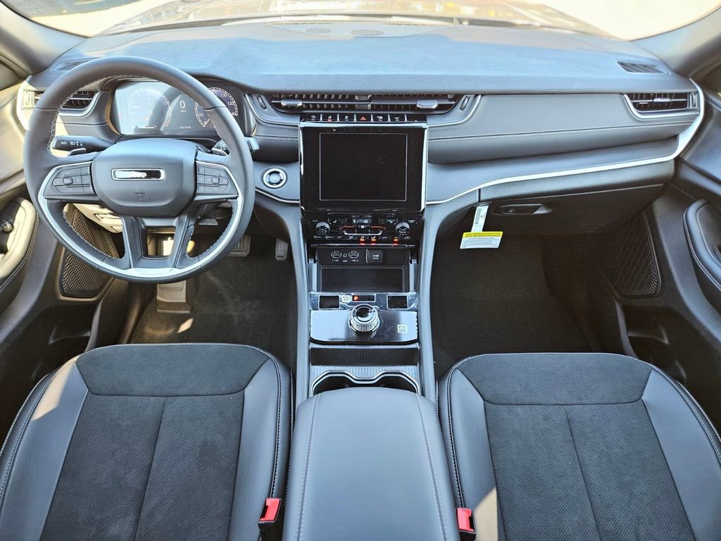 New 2025 Jeep Grand Cherokee Altitude image 11