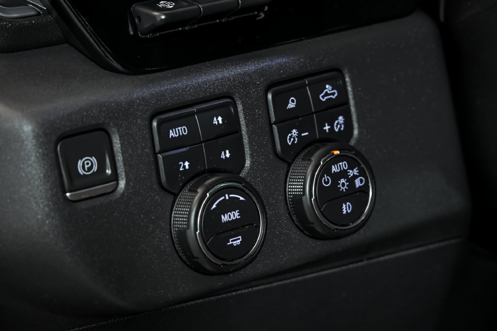 Used 2023 Chevrolet Silverado 1500 High Country w/ High Country Premium Package AWD/4WD image 17