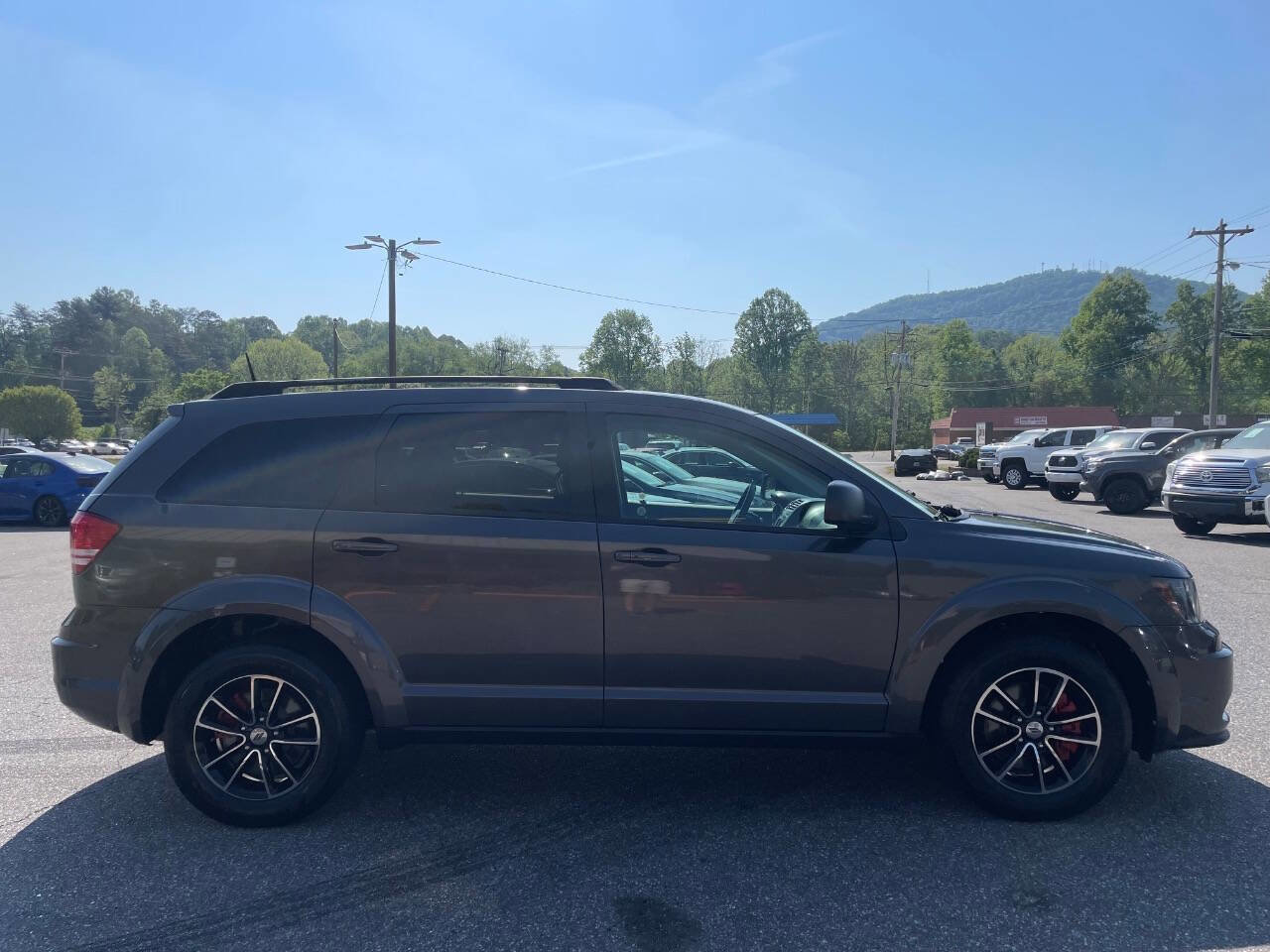 Used 2018 Dodge Journey SE w/ Blacktop Package FWD image 8