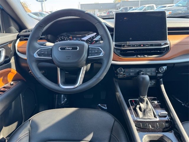 Used 2024 Jeep Compass Limited image 11