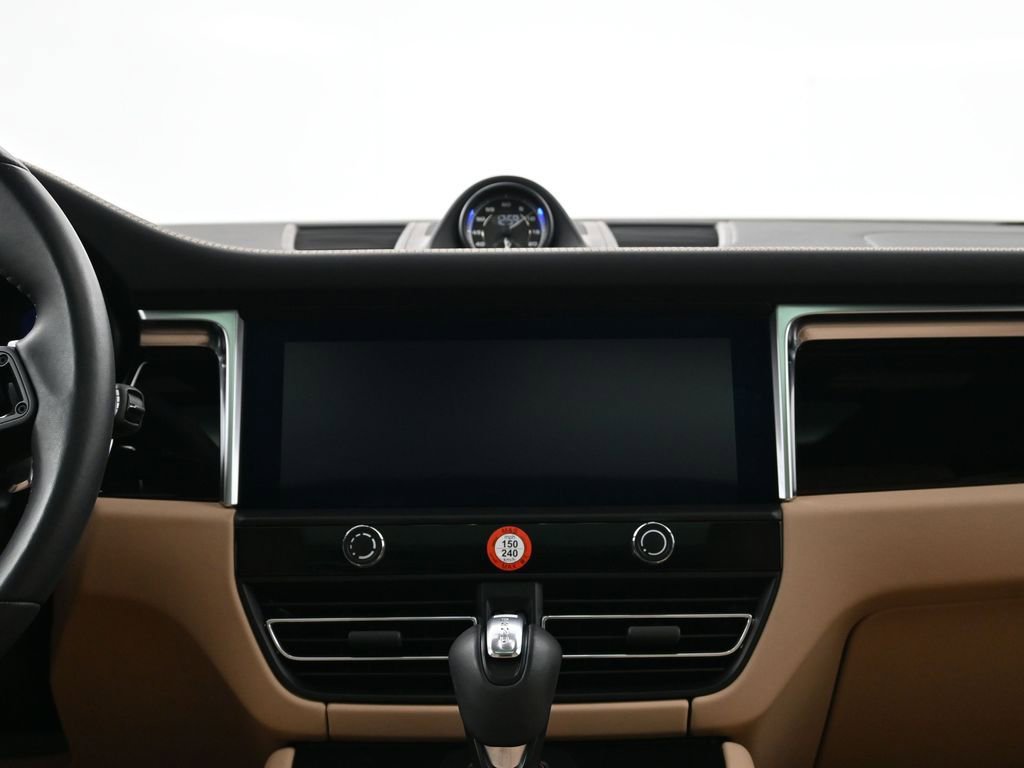 Certified 2023 Porsche Macan Turbo image 11