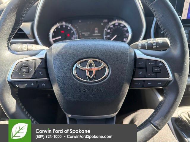 Used 2023 Toyota Highlander XLE AWD/4WD image 13