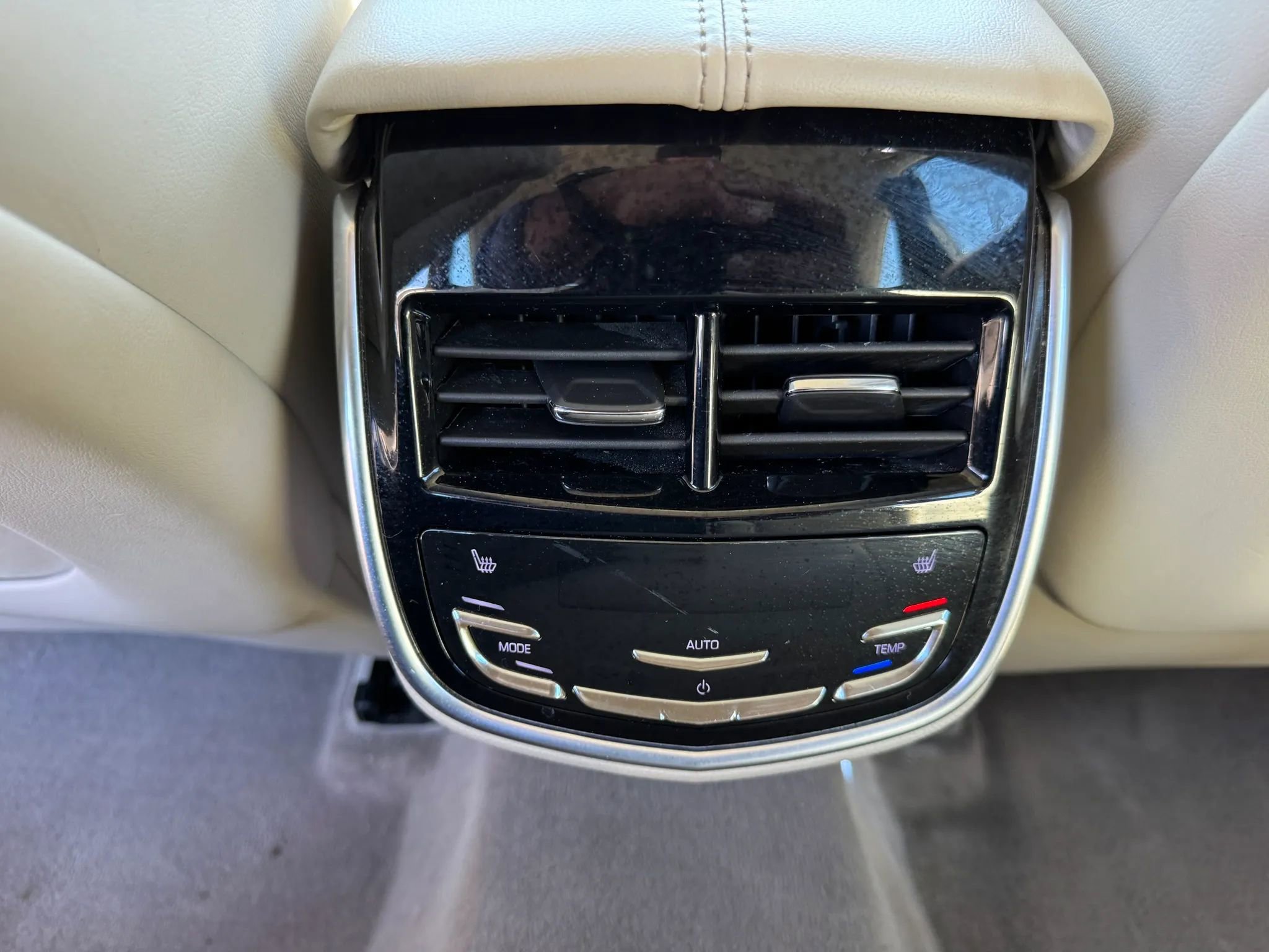 Used 2013 Cadillac XTS Premium FWD image 17