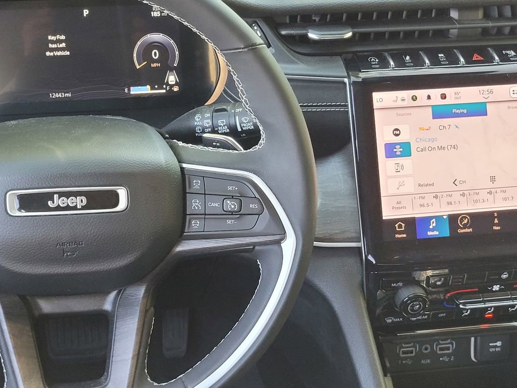 Used 2023 Jeep Grand Cherokee Limited w/ Black Appearance Package image 13