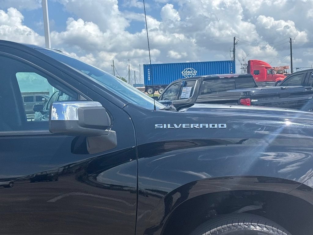 Used 2023 Chevrolet Silverado 1500 LT AWD/4WD image 9