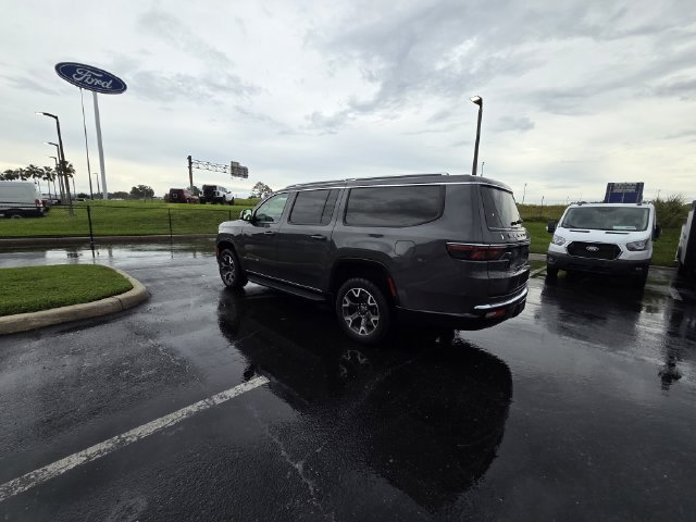 Used 2024 Jeep Wagoneer L Series III w/ Flexible Seating Group AWD/4WD image 7