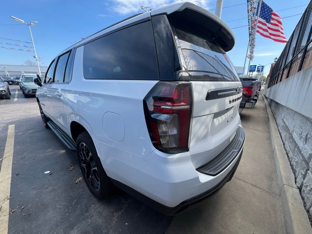 Used 2023 Chevrolet Suburban RST w/ Luxury Package image 3