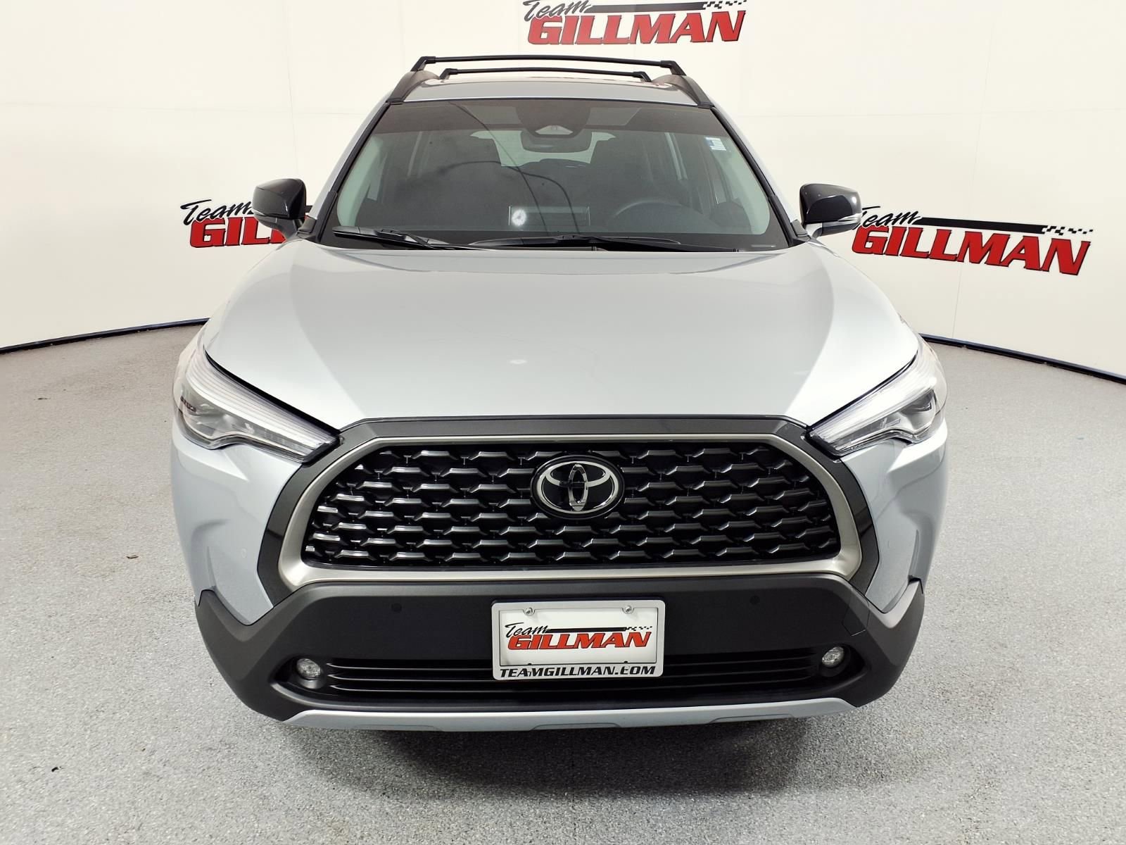 Used 2025 Toyota Corolla Cross XLE w/ Convenience Package AWD/4WD image 2