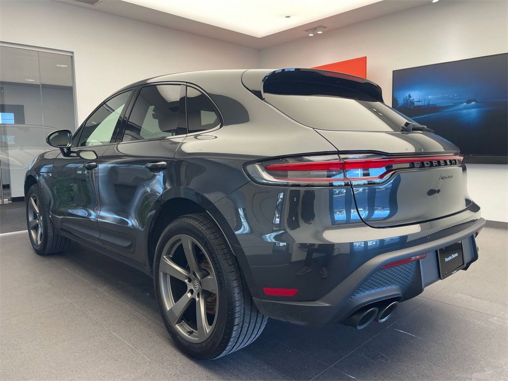 Used 2025 Porsche Macan image 3