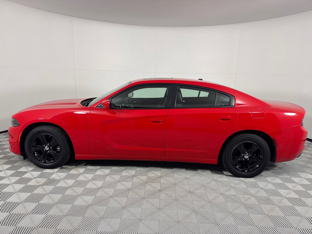 Used 2022 Dodge Charger SXT w/ Leather Interior Group image 9