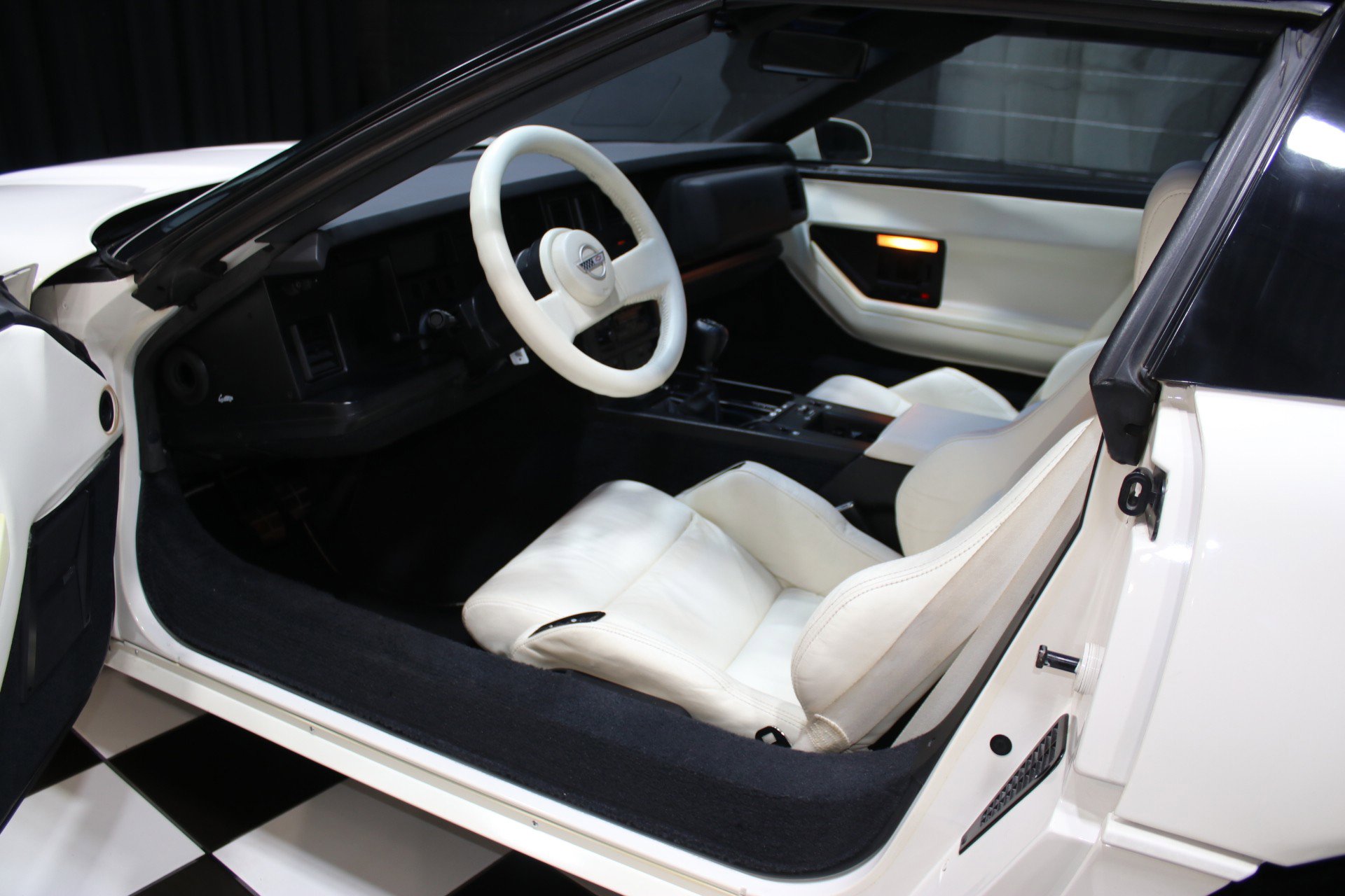 Used 1988 Chevrolet Corvette Coupe image 3