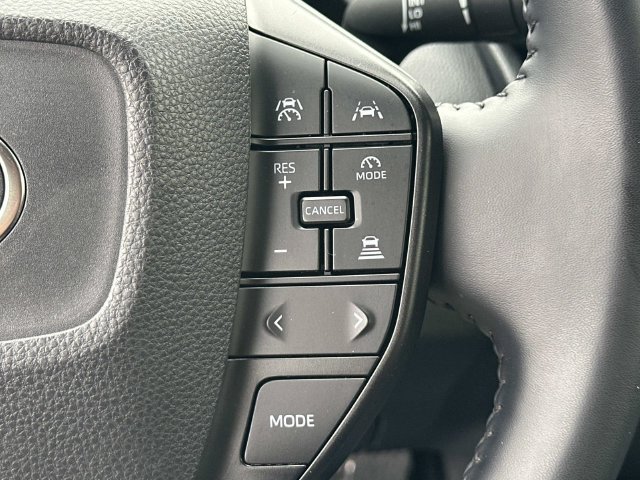 Used 2025 Toyota Prius LE FWD image 9