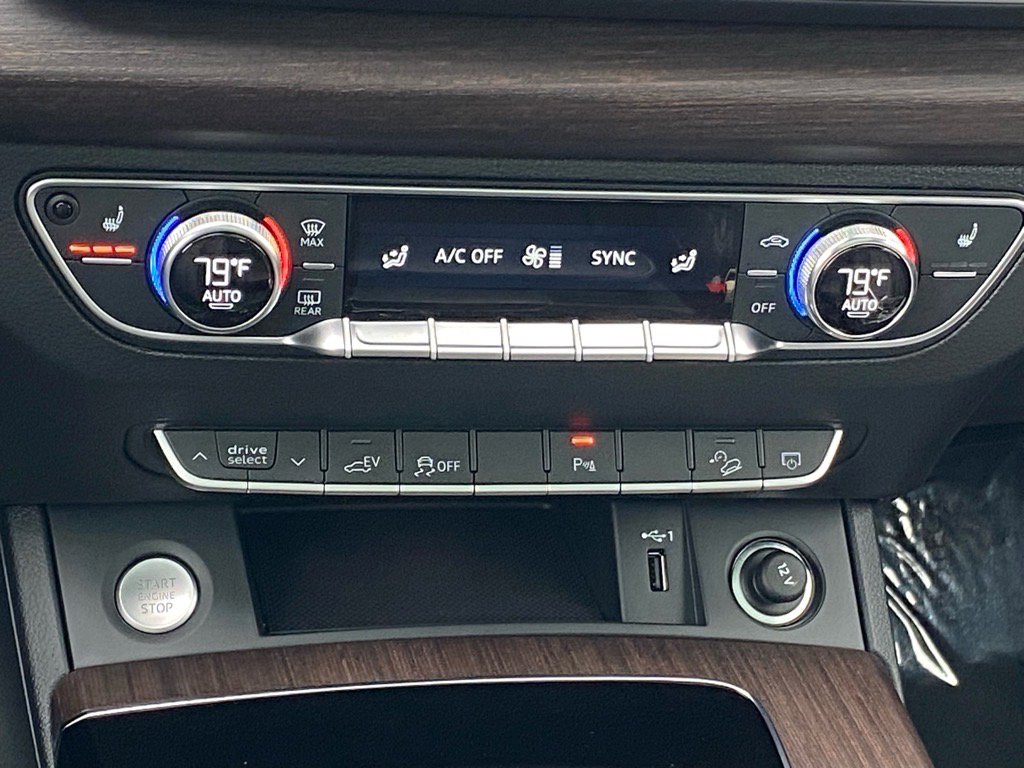 Used 2024 Audi Q5 e Premium w/ Convenience Package image 11