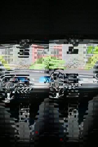 Used 2021 Mercedes-Benz GLA 250 4MATIC w/ Premium Package image 18