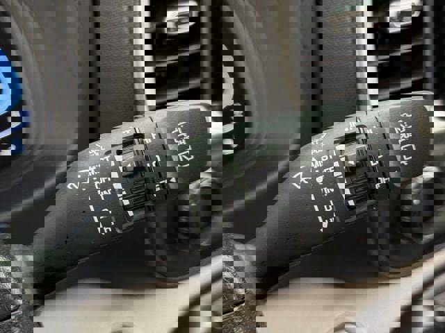 Used 2024 Hyundai Venue SEL image 24