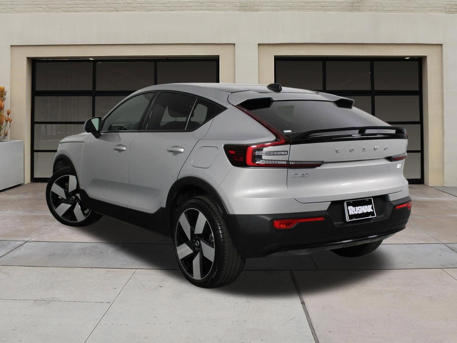 Used 2023 Volvo C40 P8 Recharge Ultimate image 2