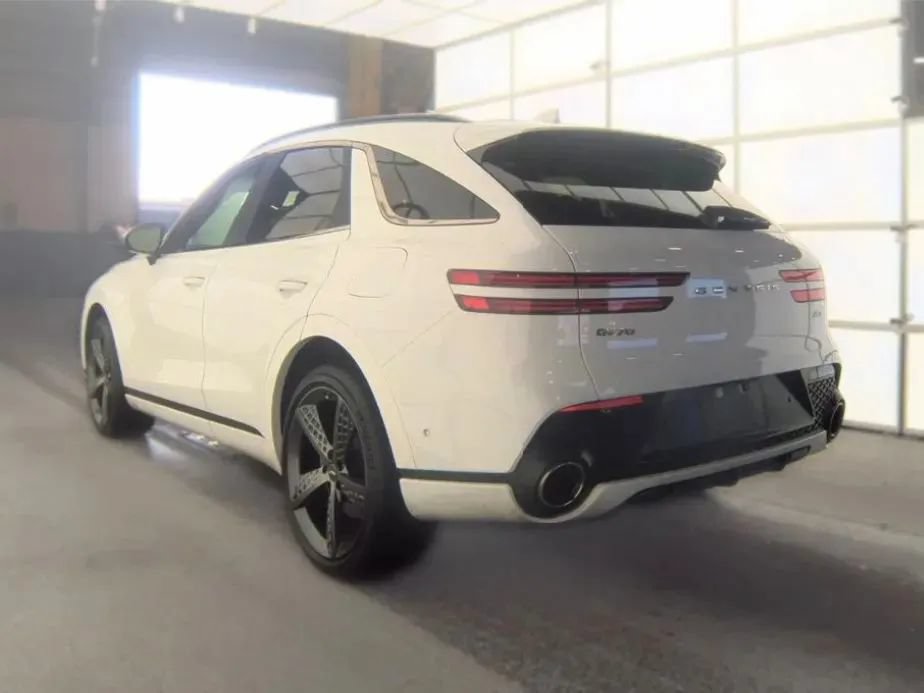 Used 2022 Genesis GV70 2.5T w/ Sport Prestige Package AWD/4WD image 8