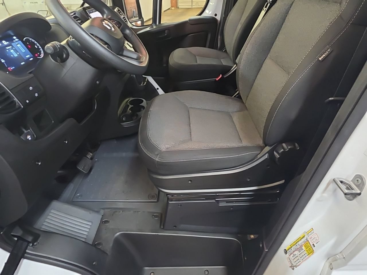 Used 2025 RAM ProMaster 2500 w/ U-Haul Equipment Group FWD image 30