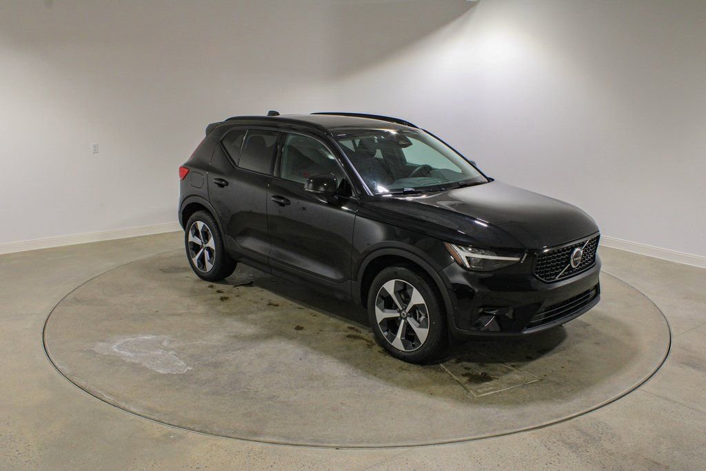 Used 2026 Volvo XC40 B5 Plus w/ Protection Package Premier image 7