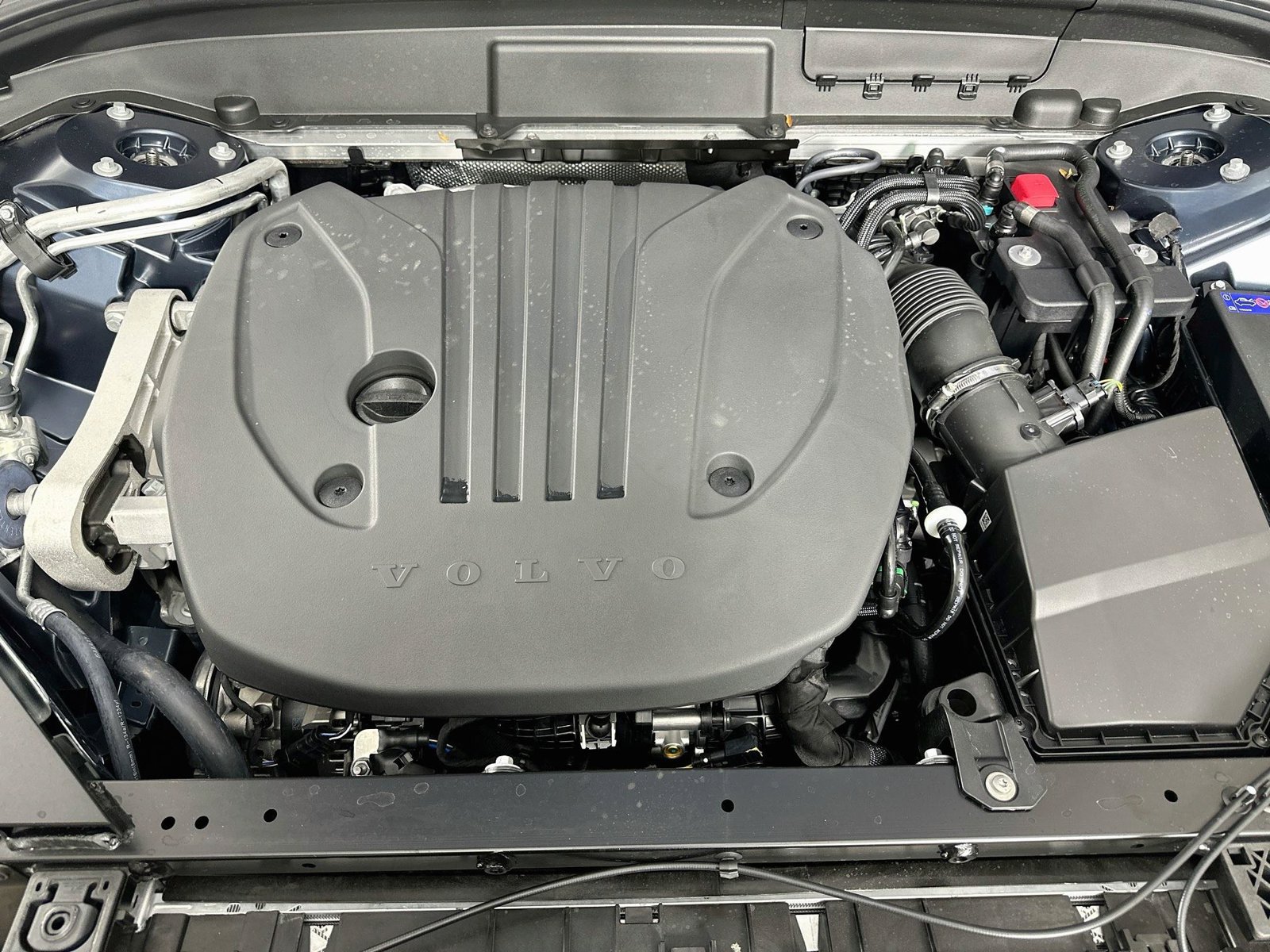 New 2027 Volvo XC60 B5 Plus AWD/4WD image 13