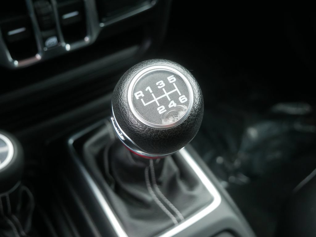 Used 2020 Jeep Wrangler Unlimited Sahara w/ Uconnect 4C Nav & Sound Group AWD/4WD image 2