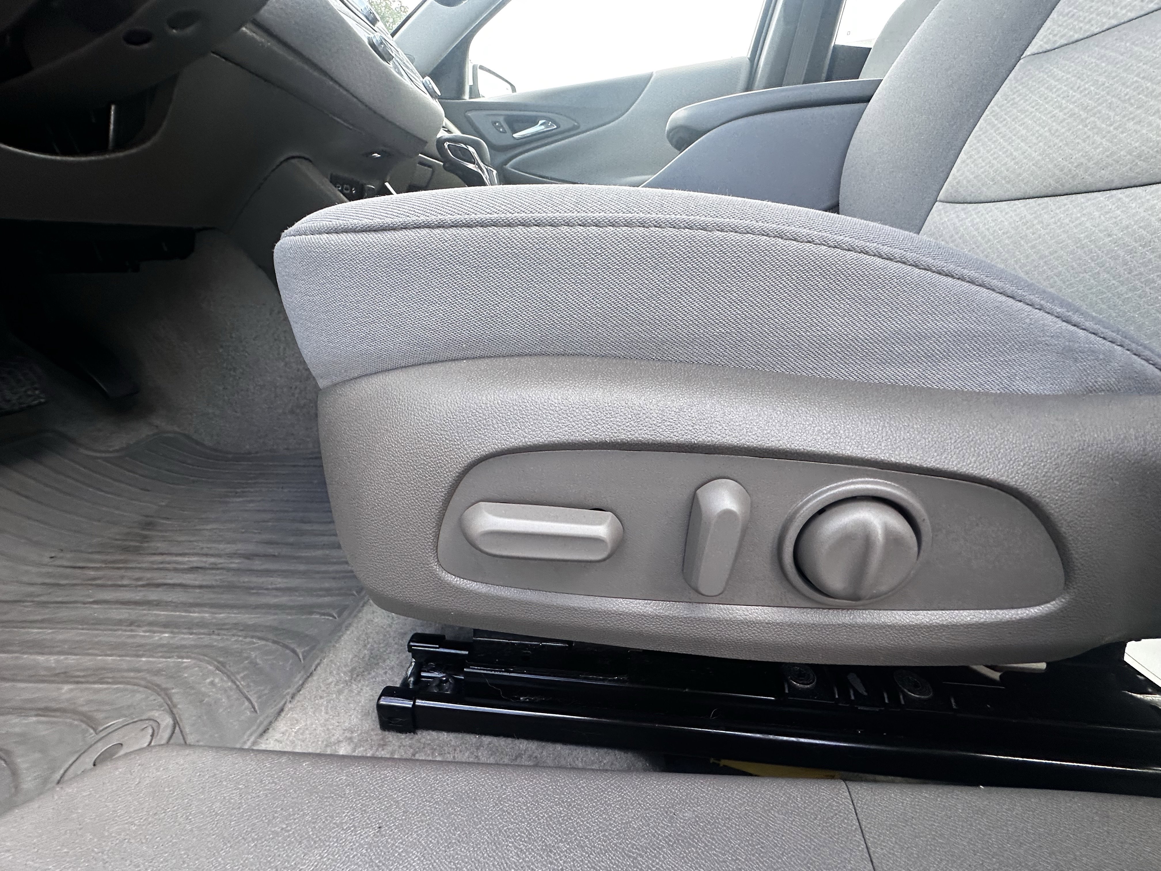 Used 2024 Chevrolet Malibu LS w/ Driver Confidence Package image 8