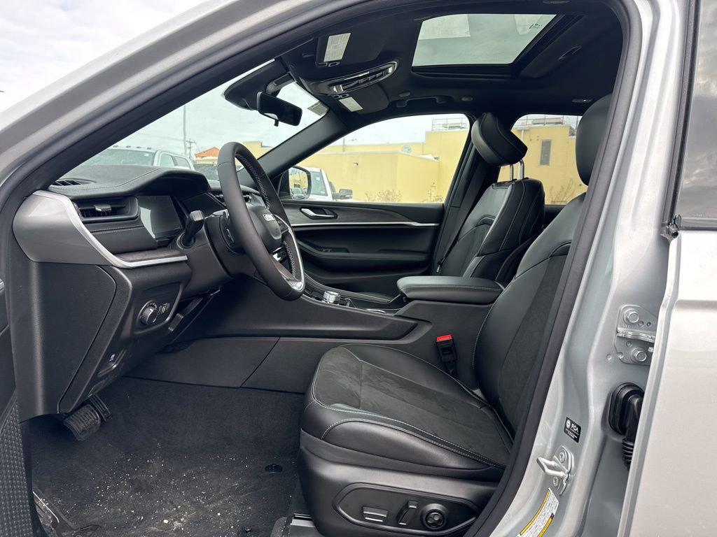 New 2026 Jeep Grand Cherokee Altitude image 18