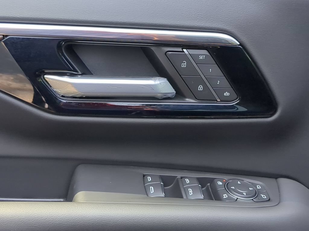 New 2026 Chevrolet Tahoe High Country AWD/4WD image 14