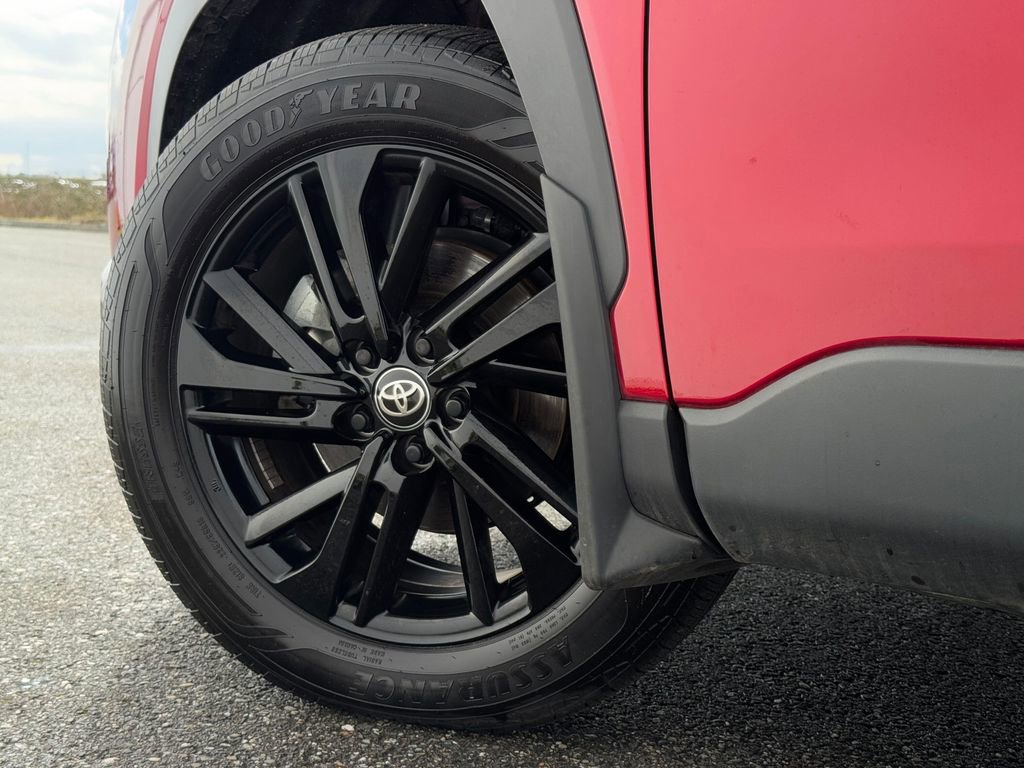 Certified 2025 Toyota Corolla Cross Hybrid Nightshade w/ Moonroof Package image 27