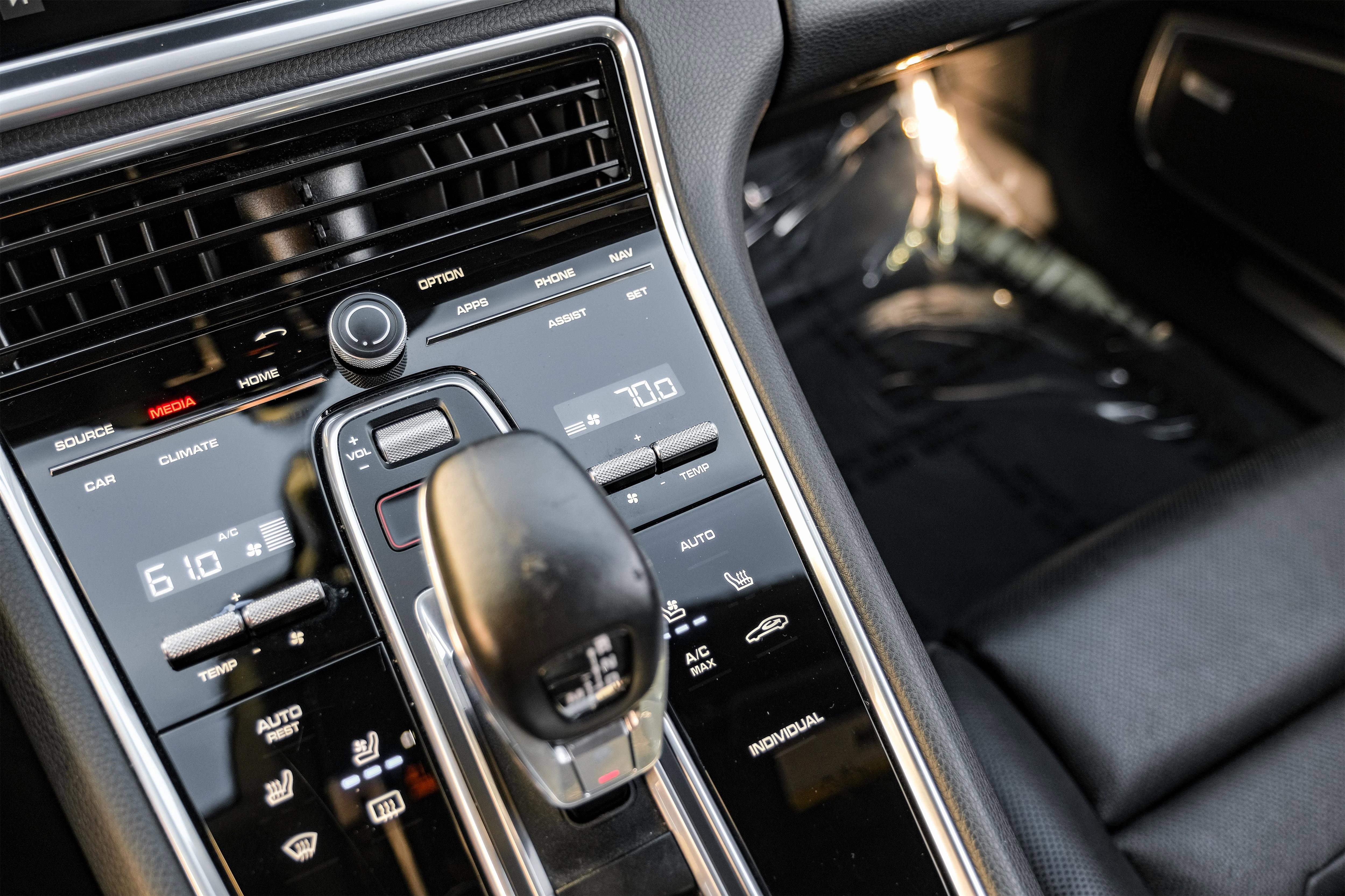 Used 2018 Porsche Panamera image 26