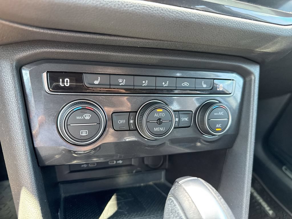 Used 2021 Volkswagen Tiguan SE AWD/4WD image 19