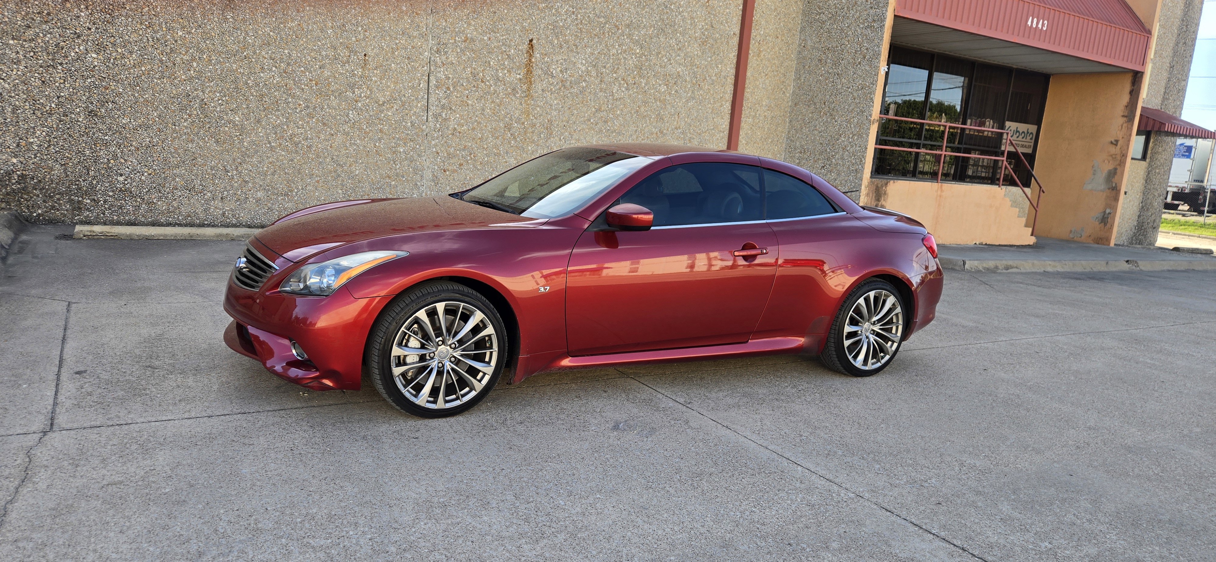 Used 2014 INFINITI Q60 Convertible w/ Premium Package RWD image 1
