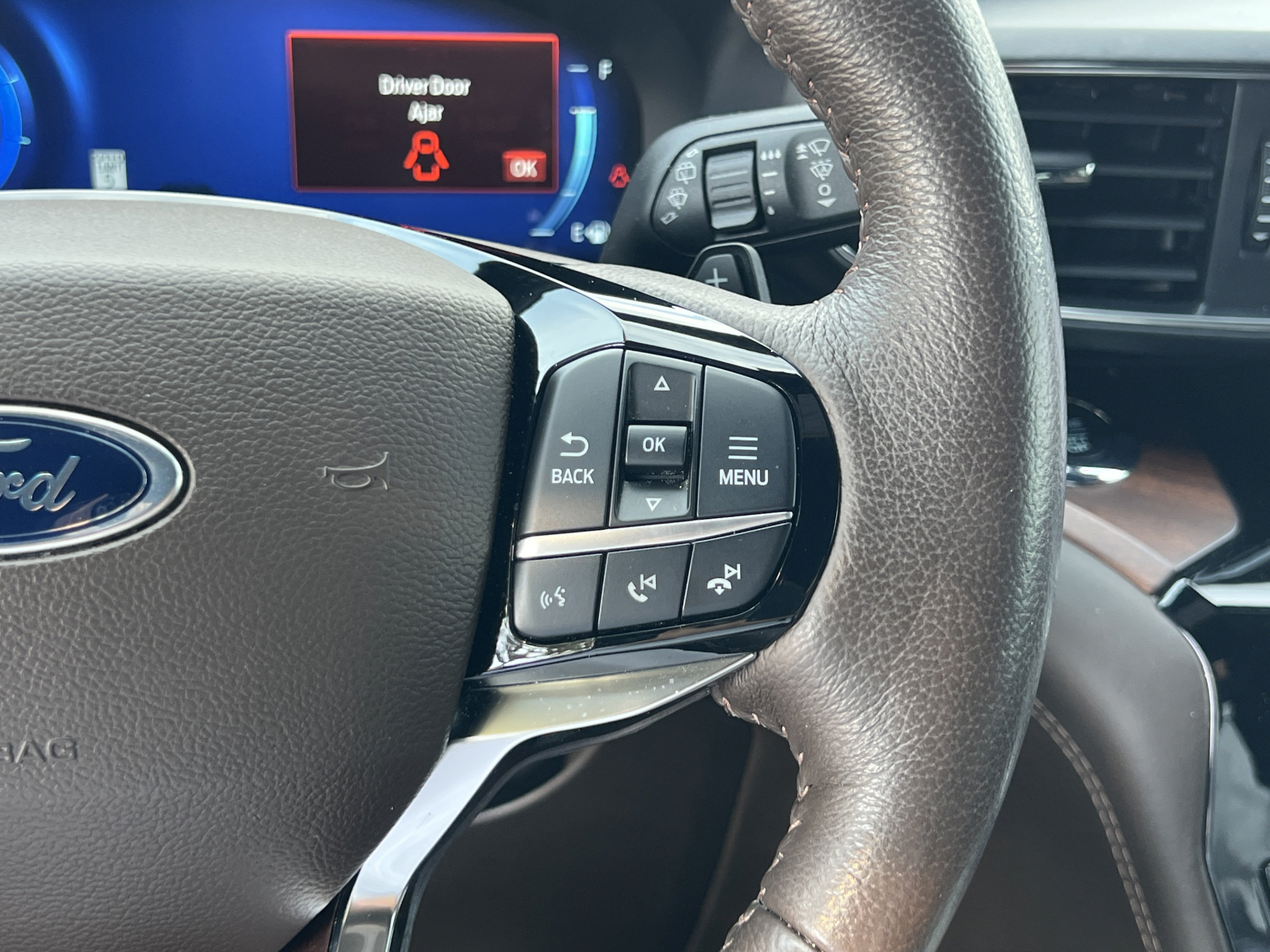 Used 2021 Ford Explorer King Ranch w/ Premium Technology Package RWD image 15
