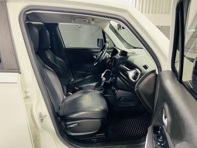 Used 2019 Jeep Renegade Latitude w/ Cold Weather Group image 31