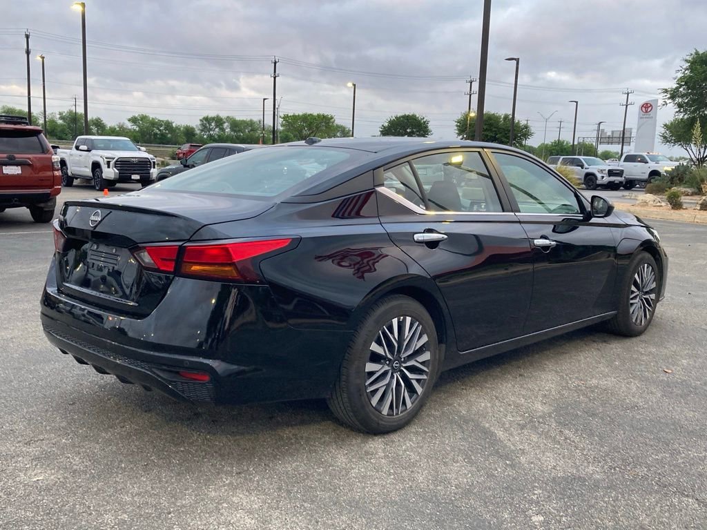 Used 2025 Nissan Altima 2.5 SV image 5