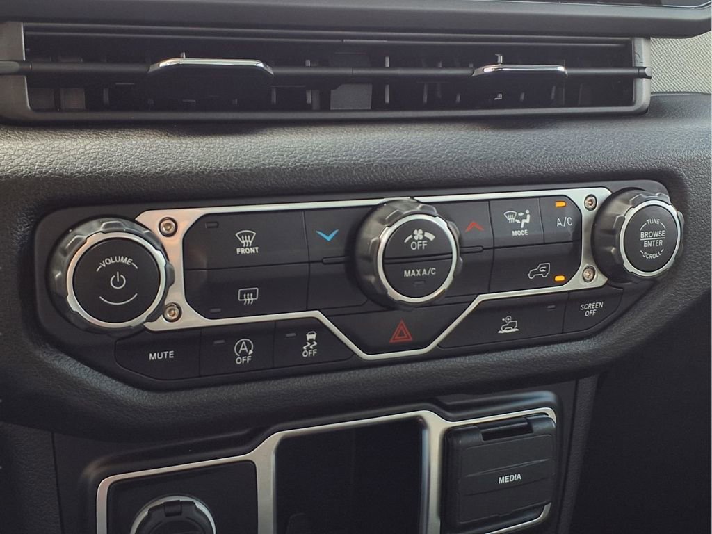 Used 2024 Jeep Gladiator Sport AWD/4WD image 8