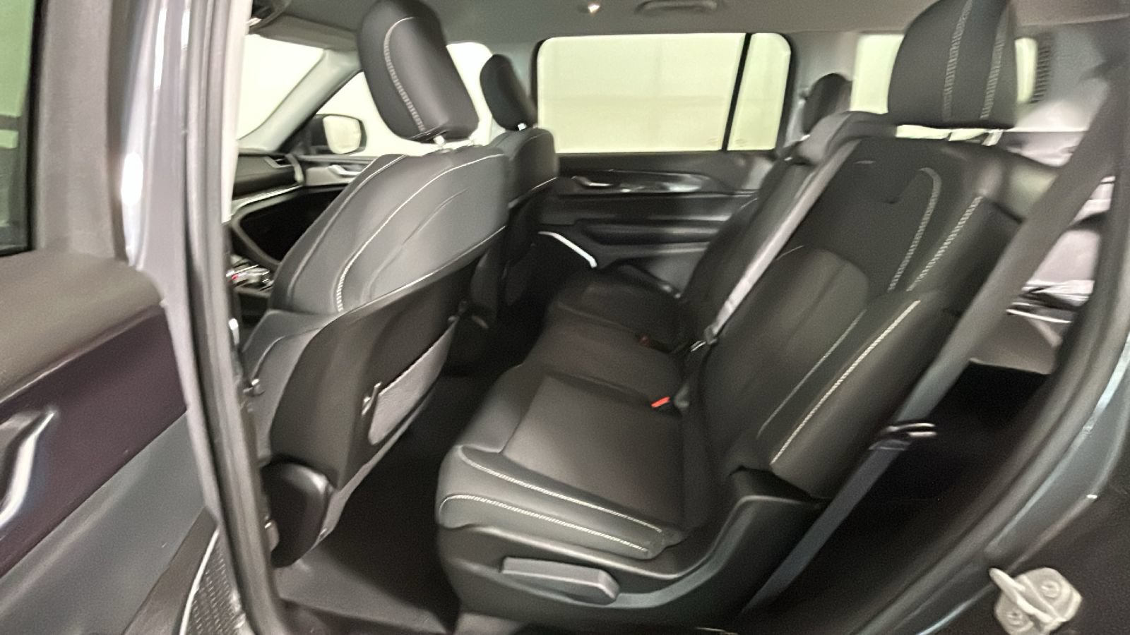 Used 2021 Jeep Grand Cherokee L Laredo w/ Luxury Tech Group I AWD/4WD image 31