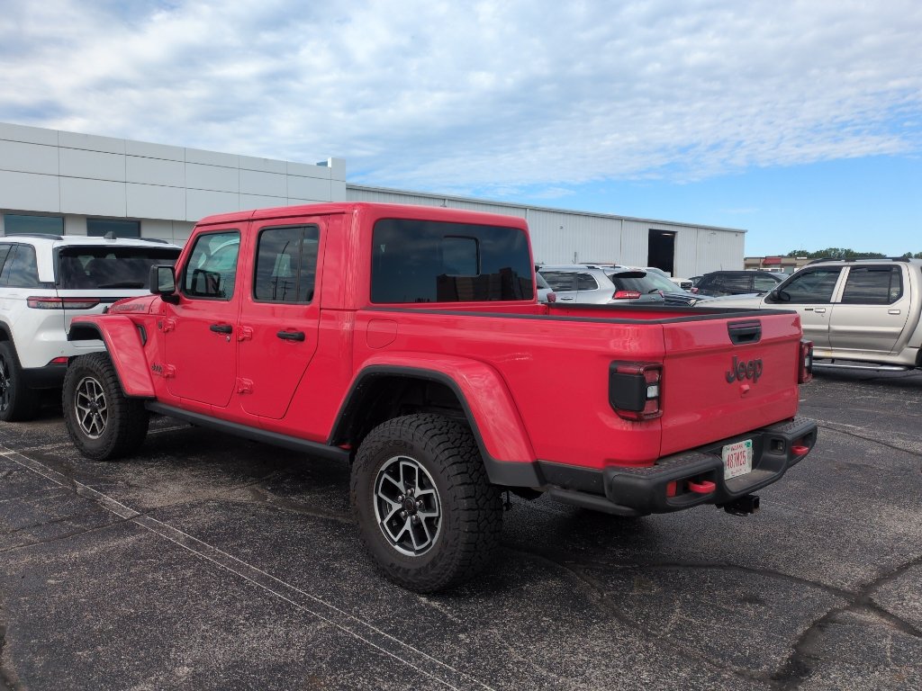 Used 2025 Jeep Gladiator Rubicon w/ Convenience Group AWD/4WD image 8