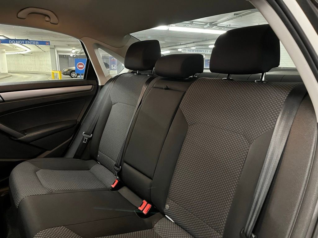 Used 2014 Volkswagen Passat 2.5 S image 17