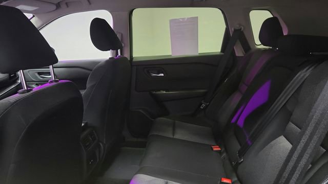 Used 2024 Nissan Rogue SV image 18