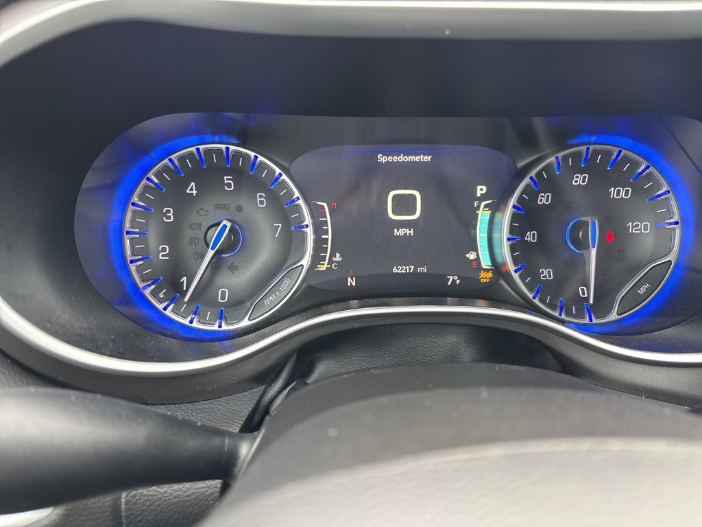 Used 2024 Chrysler Pacifica Touring-L image 40