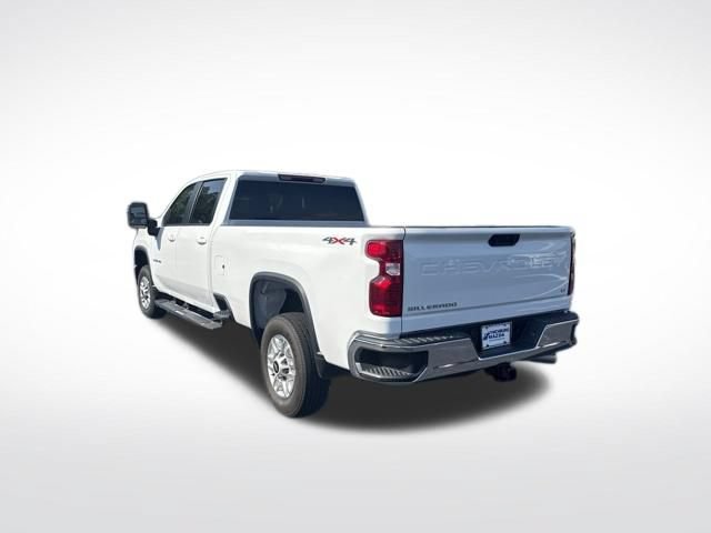 Used 2024 Chevrolet Silverado 2500 LT AWD/4WD image 3