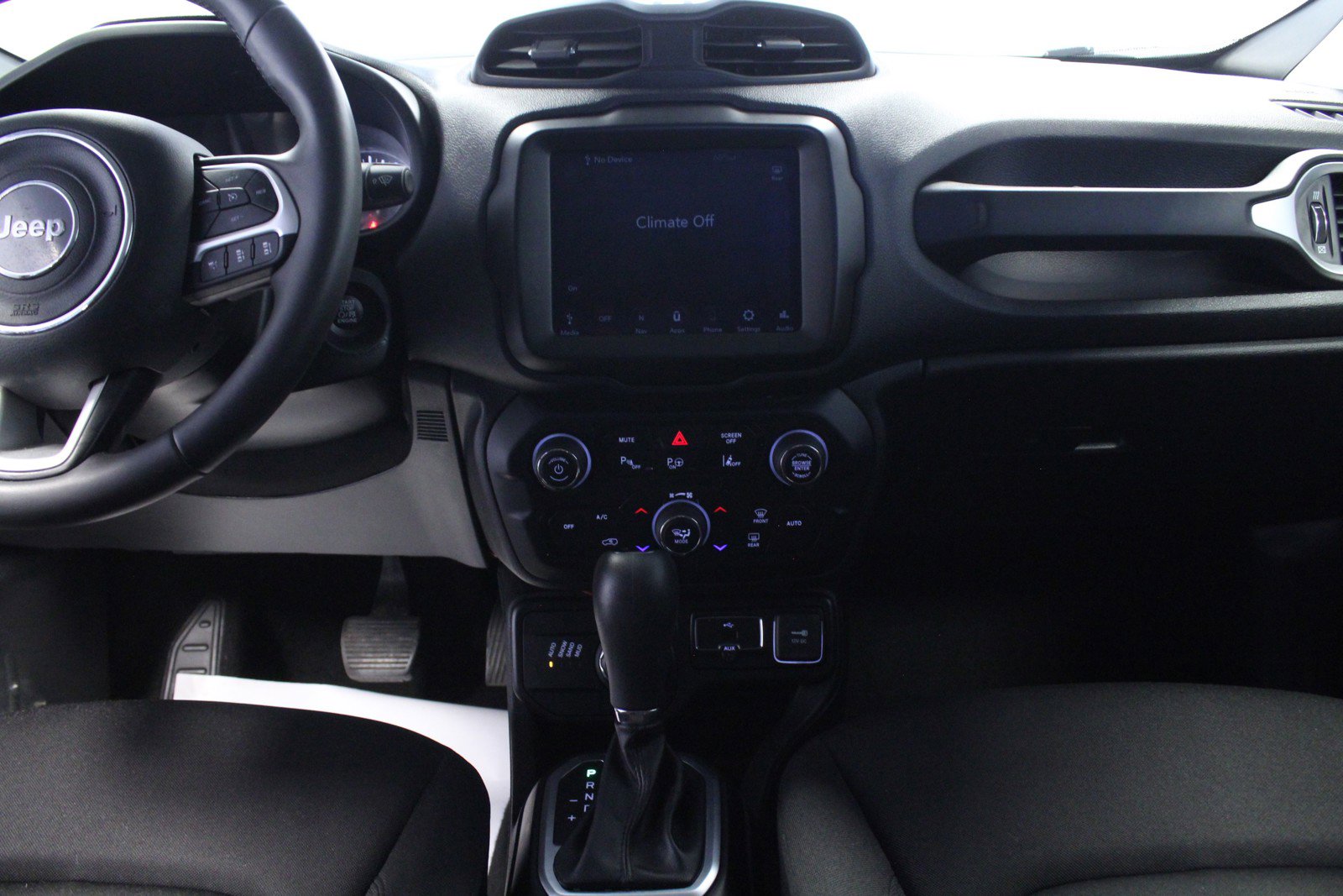 Used 2021 Jeep Renegade Latitude w/ Luxury Group I image 18