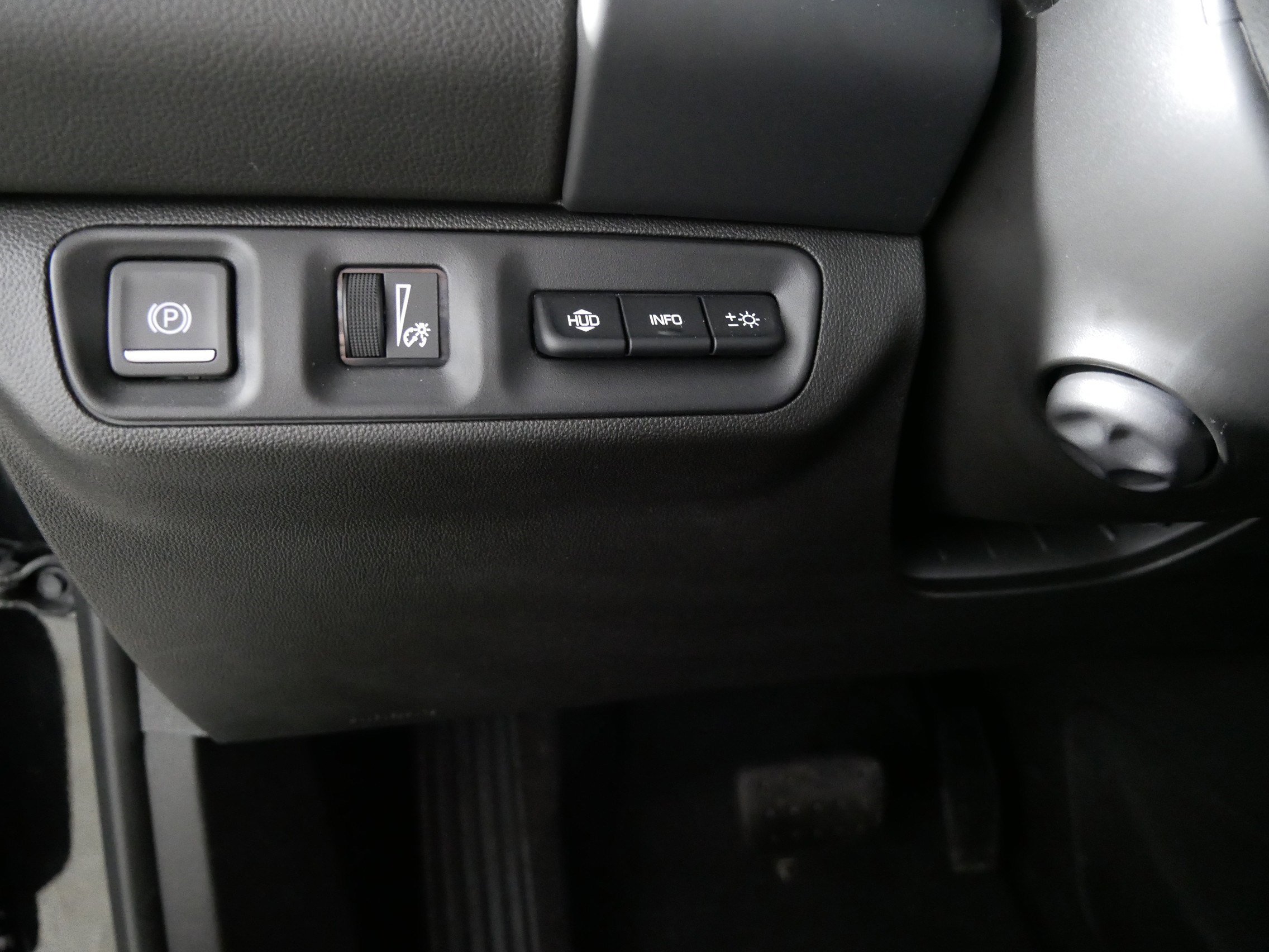 Used 2023 GMC Acadia SLT w/ Technology Package image 26