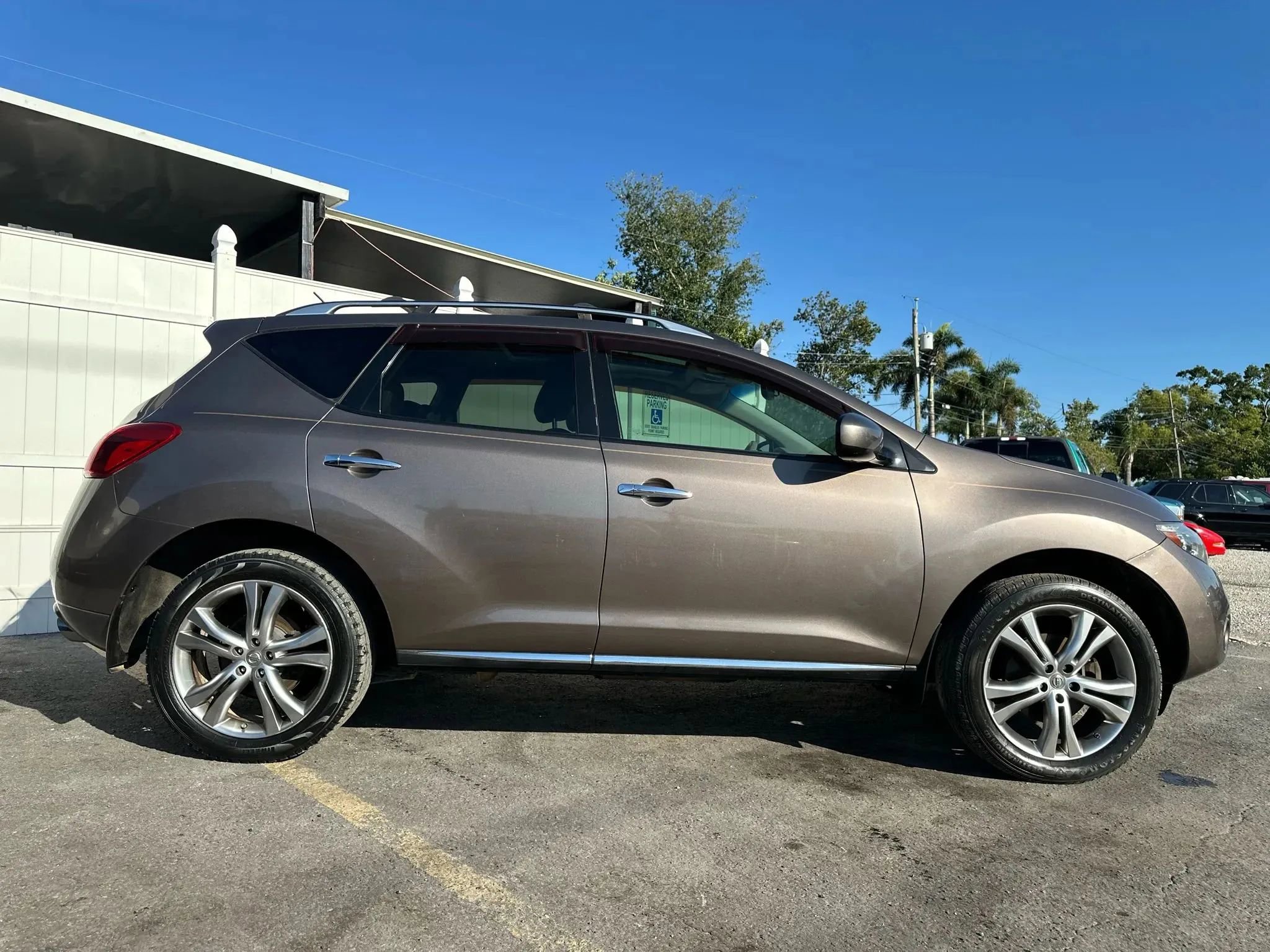 Used 2010 Nissan Murano LE w/ Accessory Value Pkg image 2