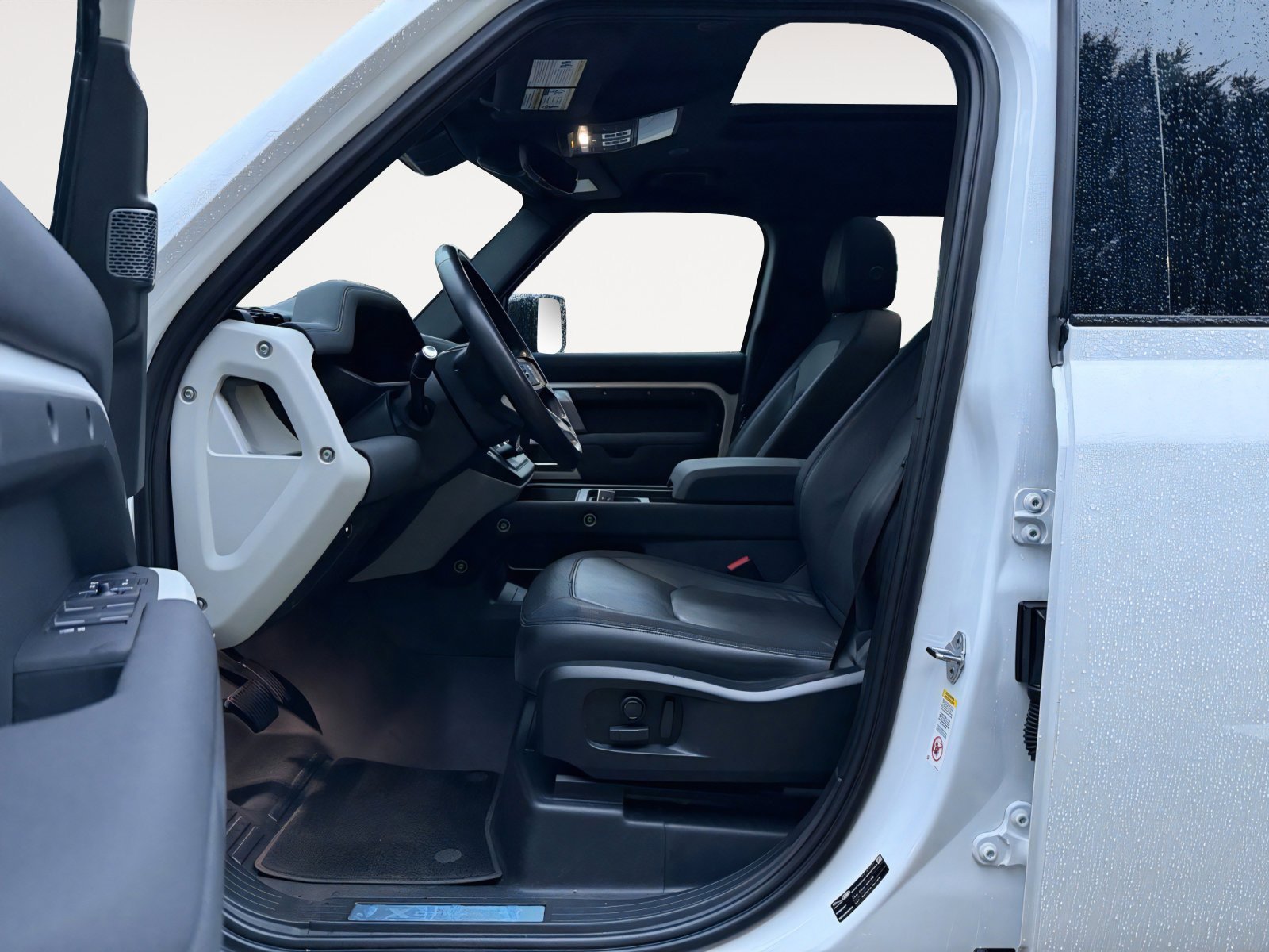 Used 2023 Land Rover Defender 110 X-Dynamic SE image 11