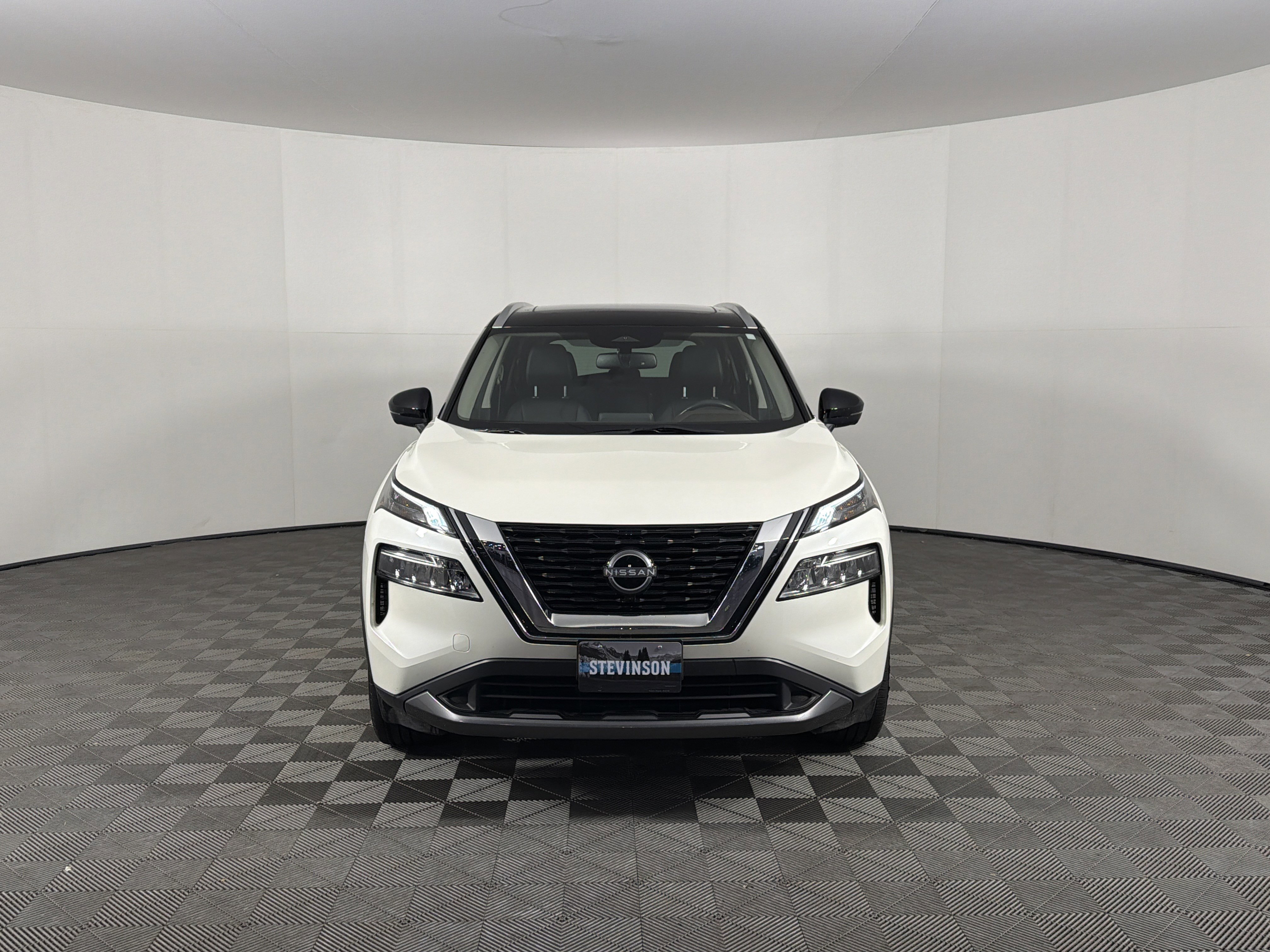 Used 2023 Nissan Rogue SL image 2
