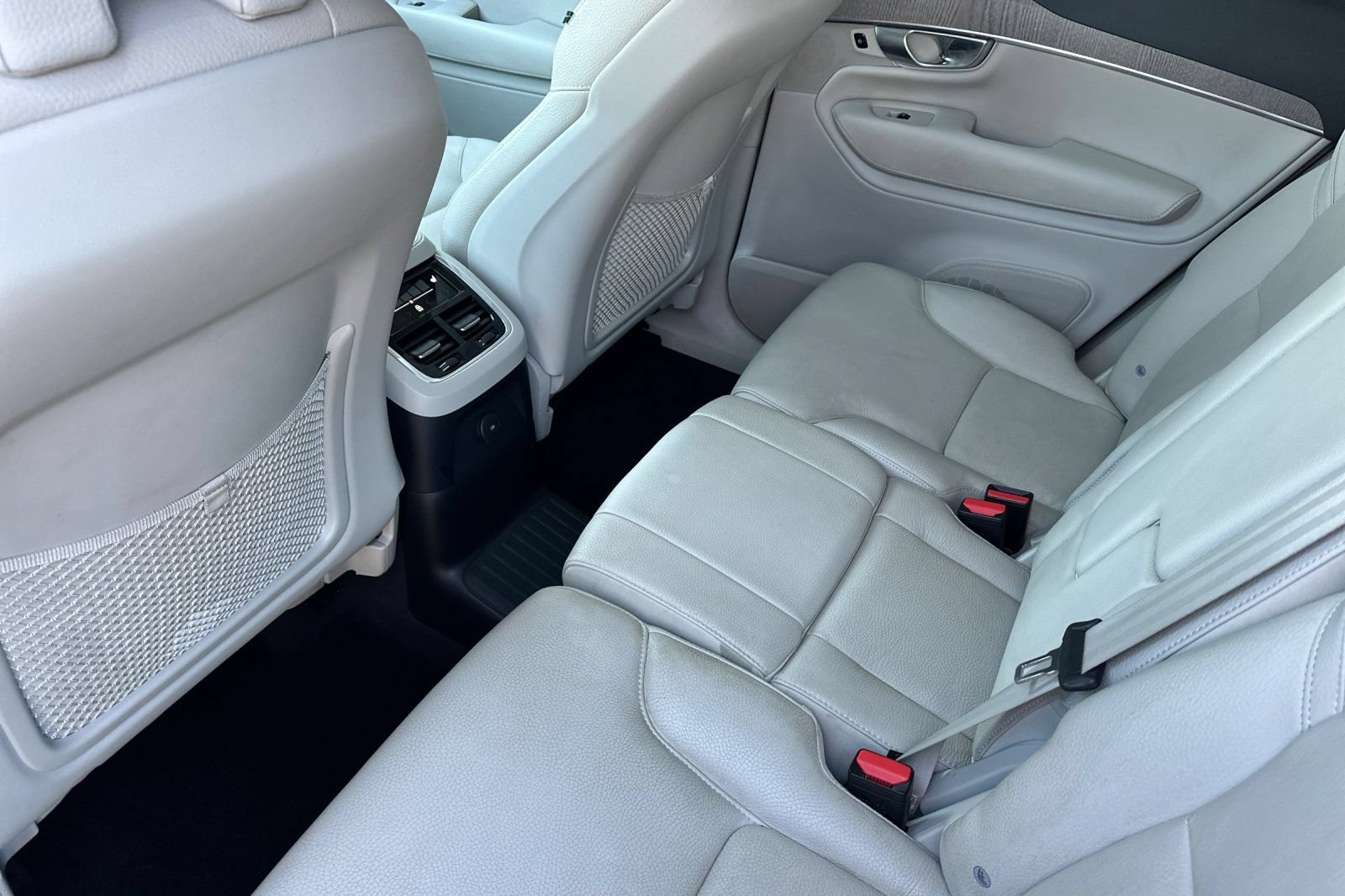 Certified 2023 Volvo XC90 T8 Plus AWD/4WD image 5